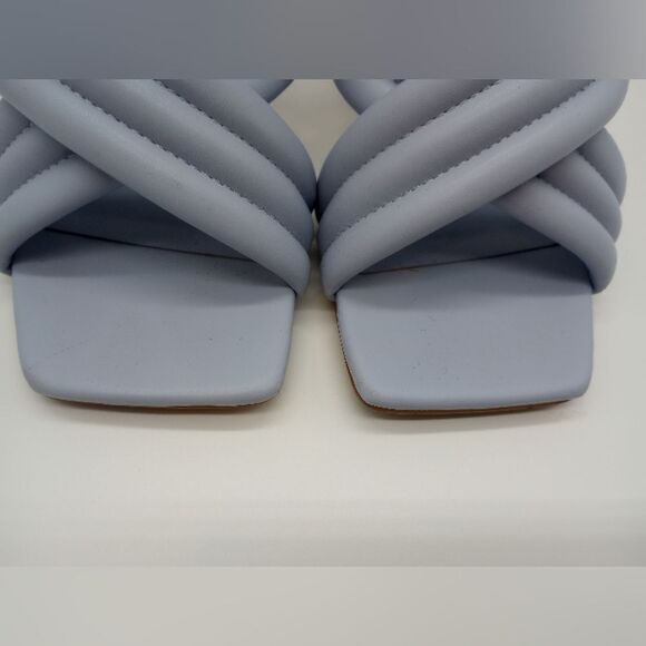 EUC ABOUND Pearl Cross Band  Blue Feather Open Toe Sandals 4.25" Block Heel 9.5 - Picture 9 of 12